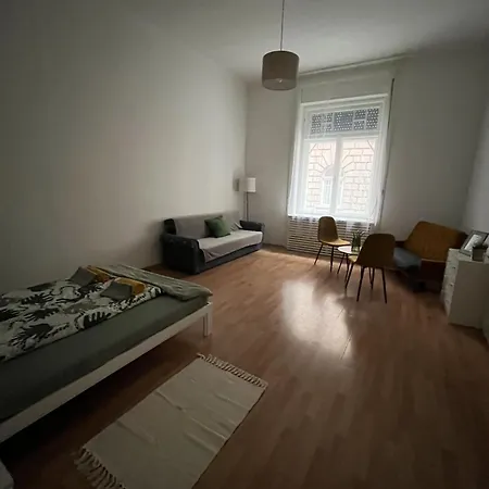 Palace District Apartman *