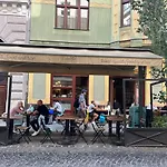 Quiet And Stylish In The Palace District בודפשט