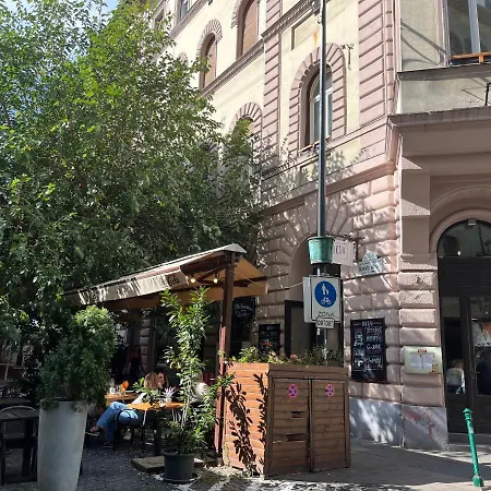 Quiet And Stylish In The Palace District * Budapest