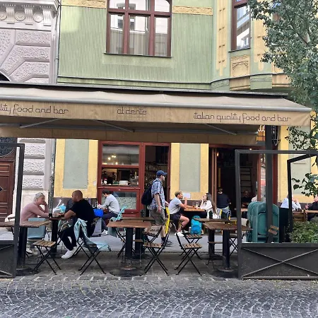 Quiet And Stylish In The Palace District Budapeste